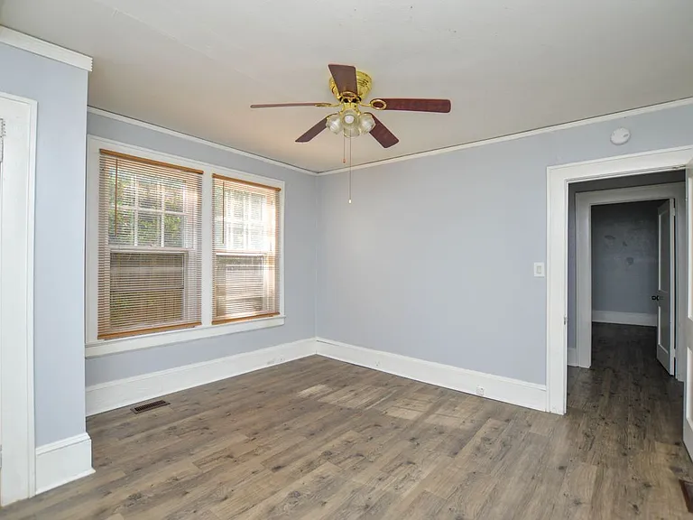 705 E Lexington Ave — Photo 18