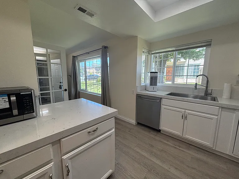 2404 Manzana Way — Photo 7