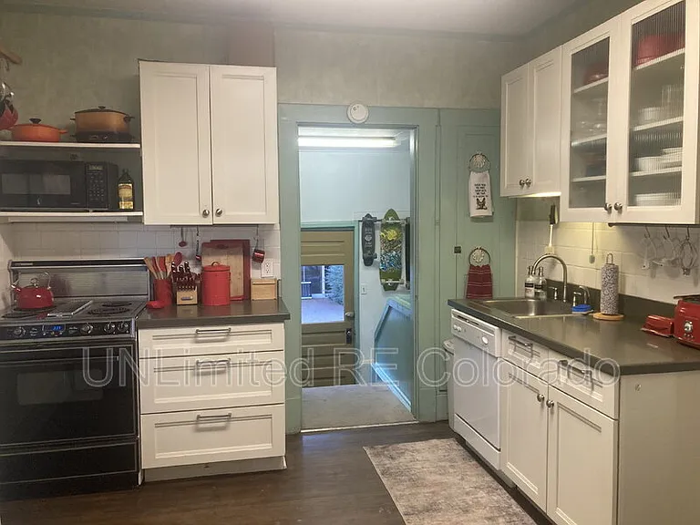 410 Comanche St — Photo 4