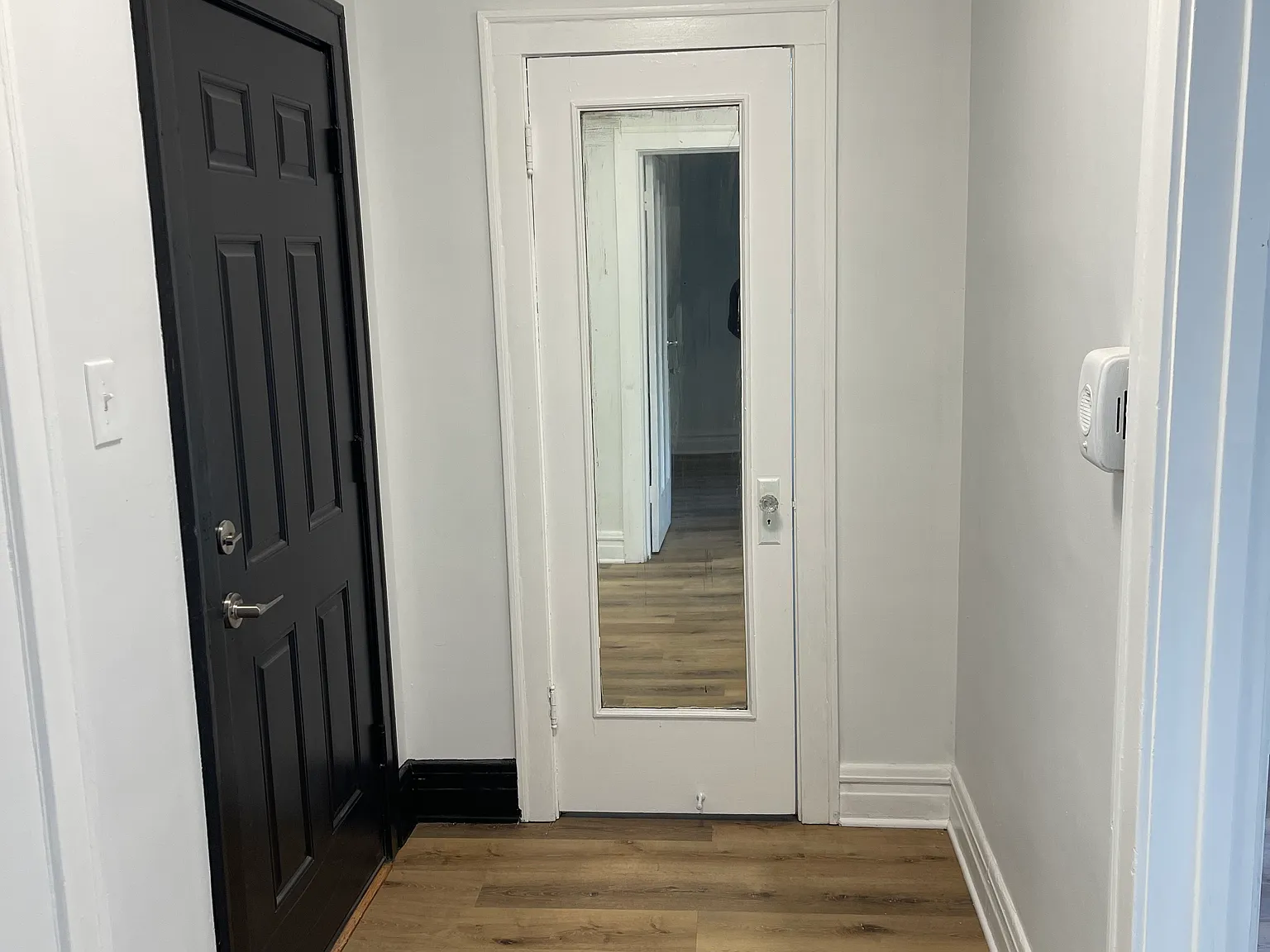 2714 W Ainslie St — Photo 2