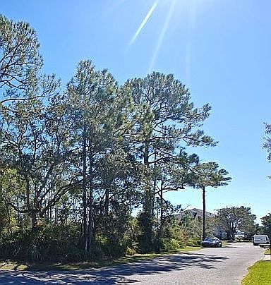 Side of lot, water at end