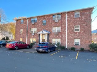 2 Colonial Village Dr APT 4, Arlington, MA 02474