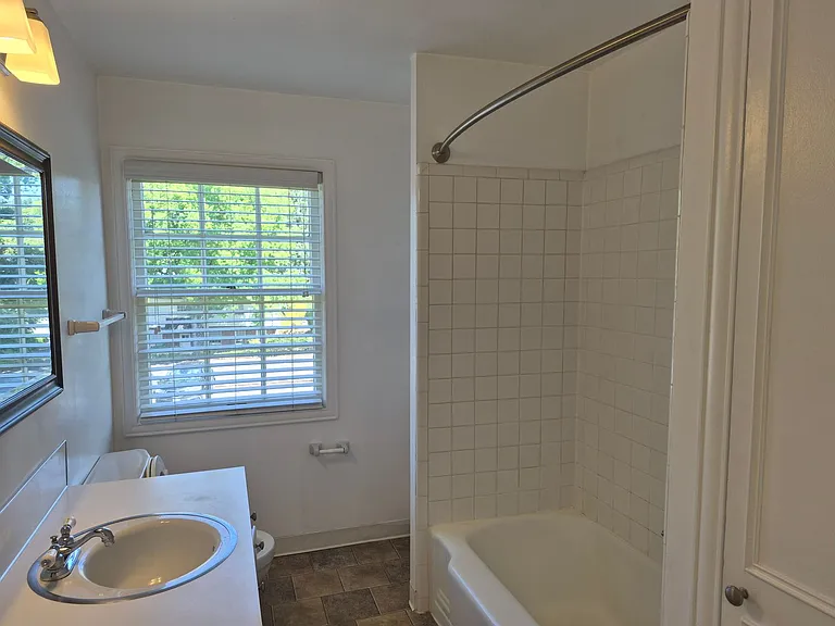 Broadmoor Manor — Photo 87
