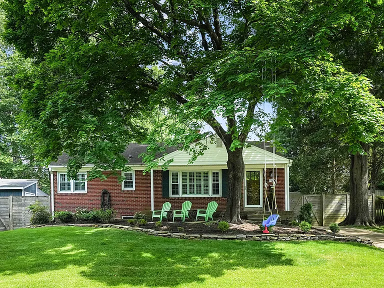 1911 Paul Spring Pkwy — Photo 1