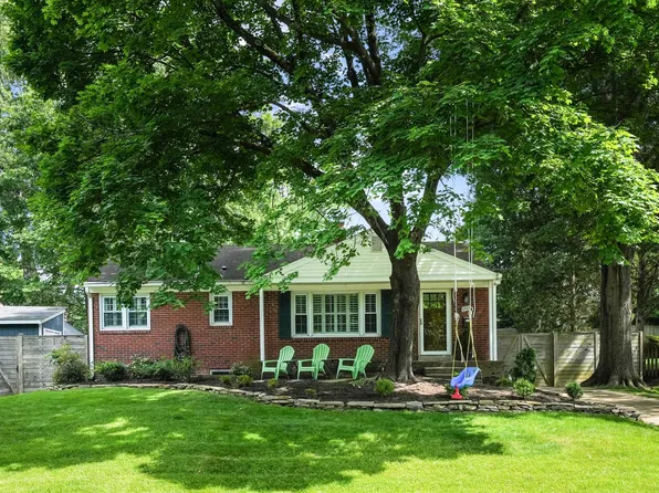 1911 Paul Spring Pkwy, Alexandria, VA 22308