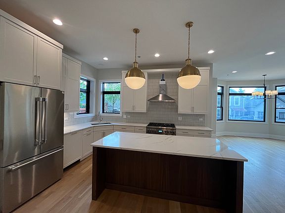 5th image of 1757 W Le Moyne St #1W