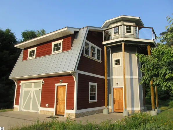 2345 Banktson Rd, Frankfort, MI 49635