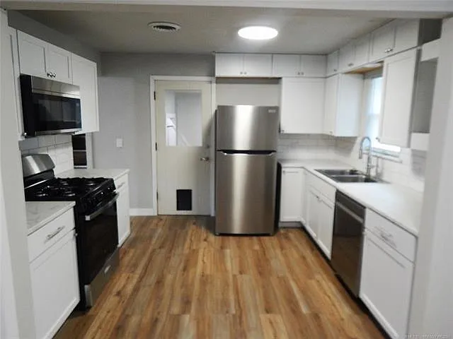 5 bed, 1887 sqft, $1,600 — Photo 2