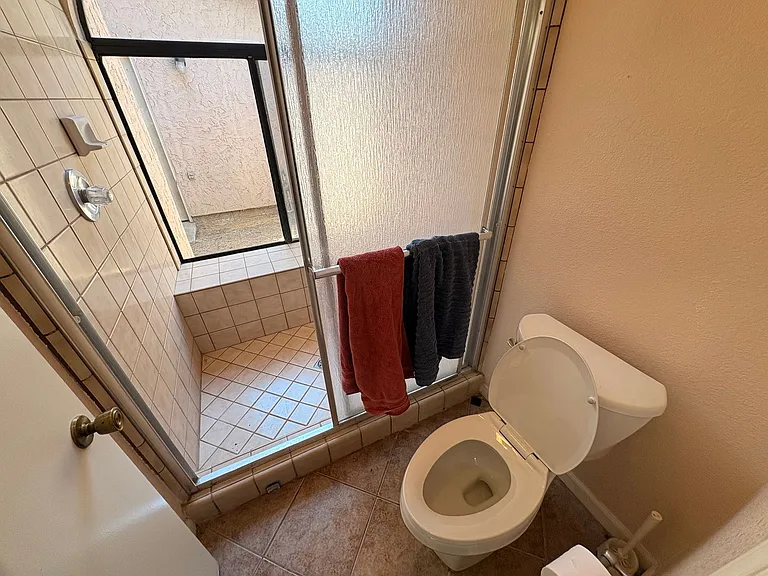 2131 N Tracy St — Photo 8