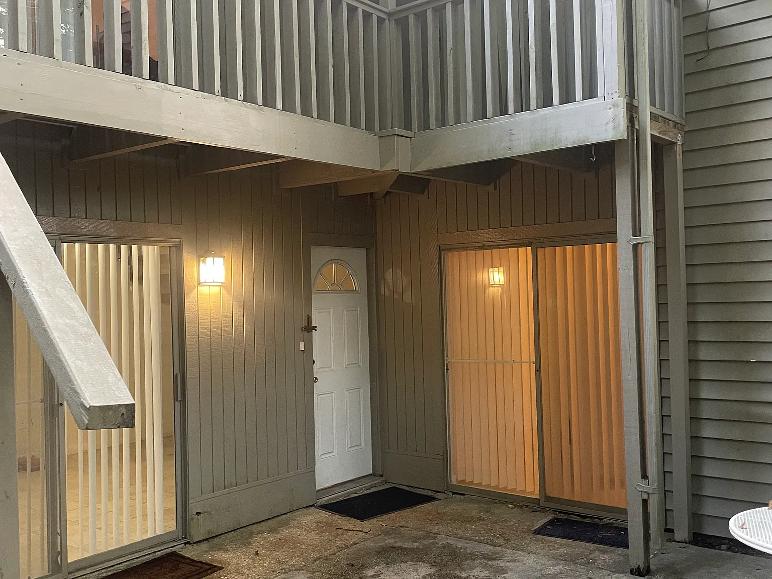 2 bed, 1.5 bath, 1000 sqft, $950 — Photo 1