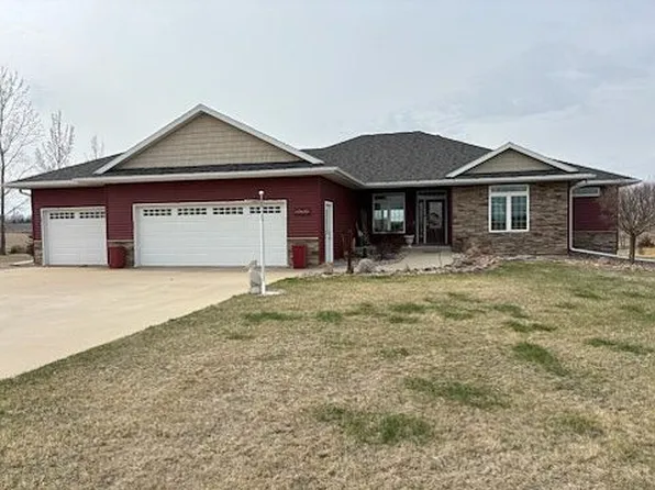 35702 Muskrat Dr, Le Mars, IA 51031