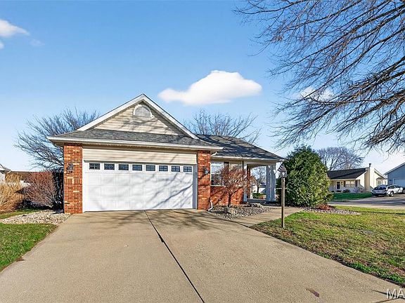 5th image of 4 Huntington Place Dr