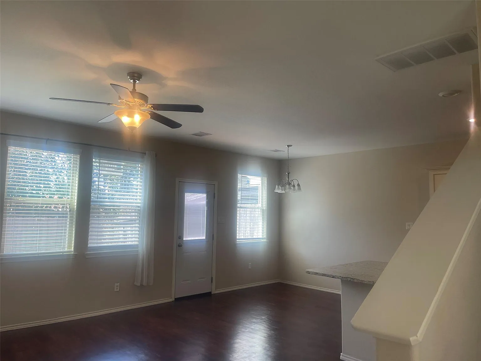3 bed, 2.5 bath, 1706 sqft, $2,100 — Photo 3