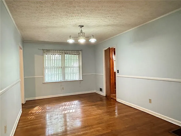 222 Pineview Dr — Photo 4