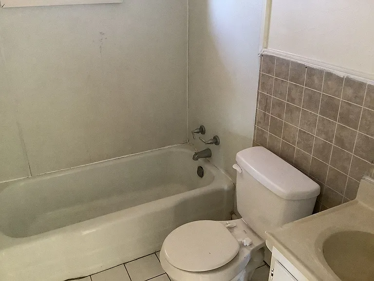 1004-1018 Fir Pl — Photo 12