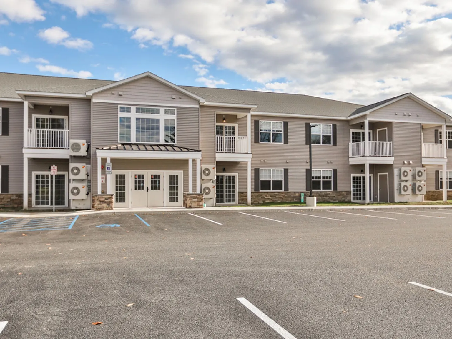 30 Pine Lane Apartments — Photo 1