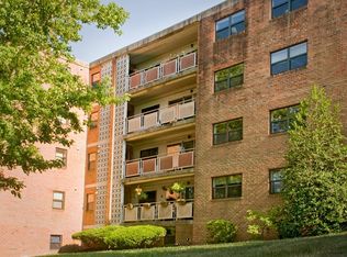 116 E Montgomery Ave #B, Ardmore, PA 19003