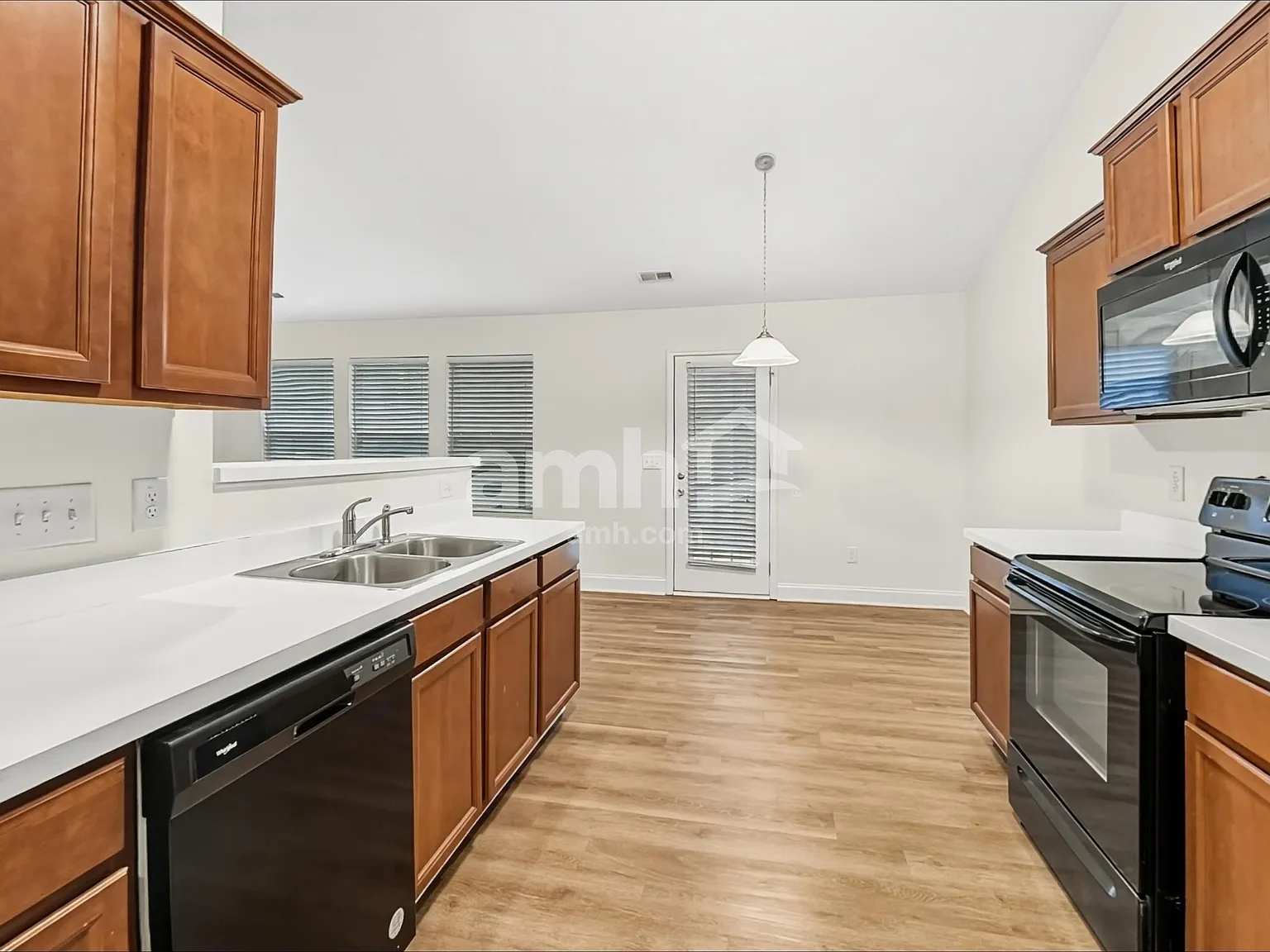 3 bed, 2.0 bath, 1950 sqft, $2,125 — Photo 3