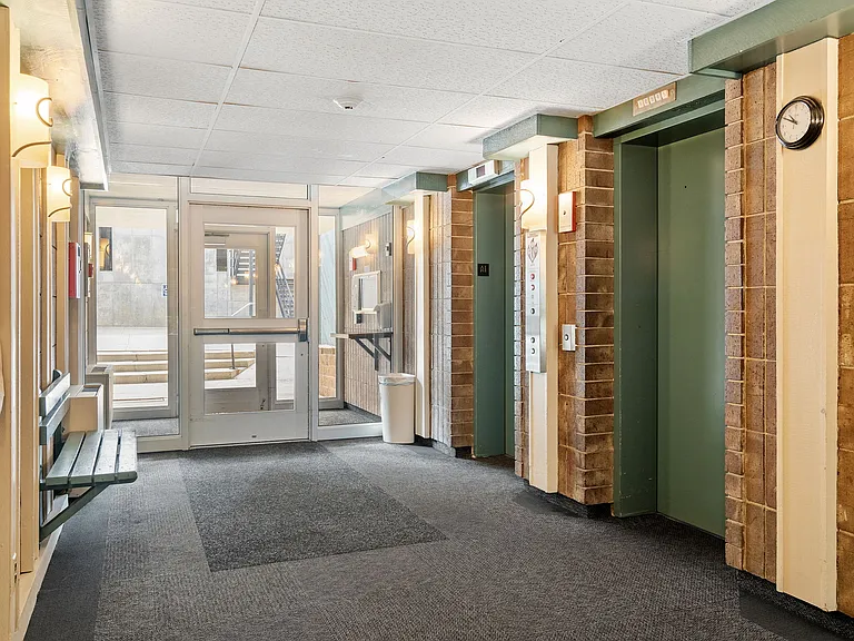 River Bluff Apartments — Photo 8