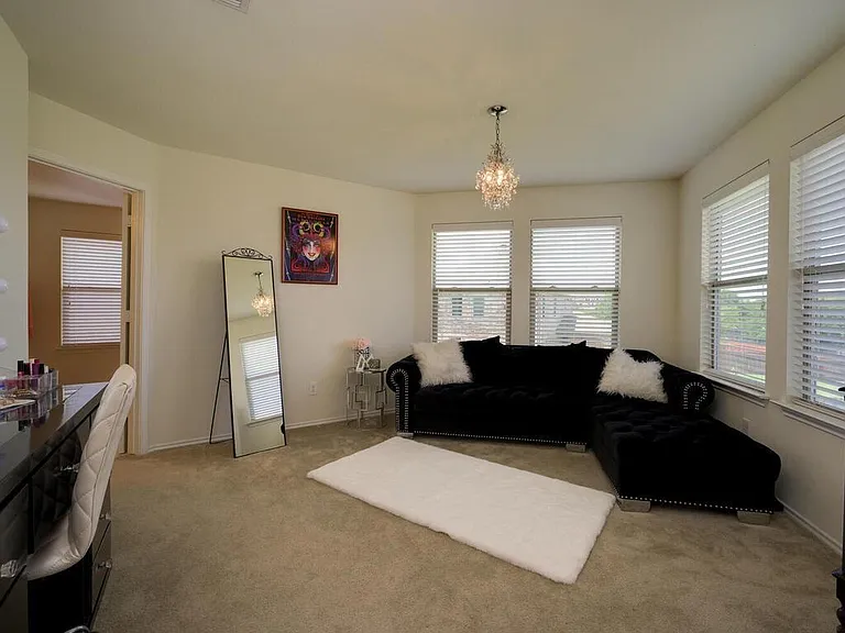 1304 Decatur Ct — Photo 18
