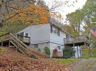 2232 Middle Run Rd, Chester, WV 26034