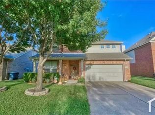 9033 Nightingale Dr, Fort Worth, TX 76123