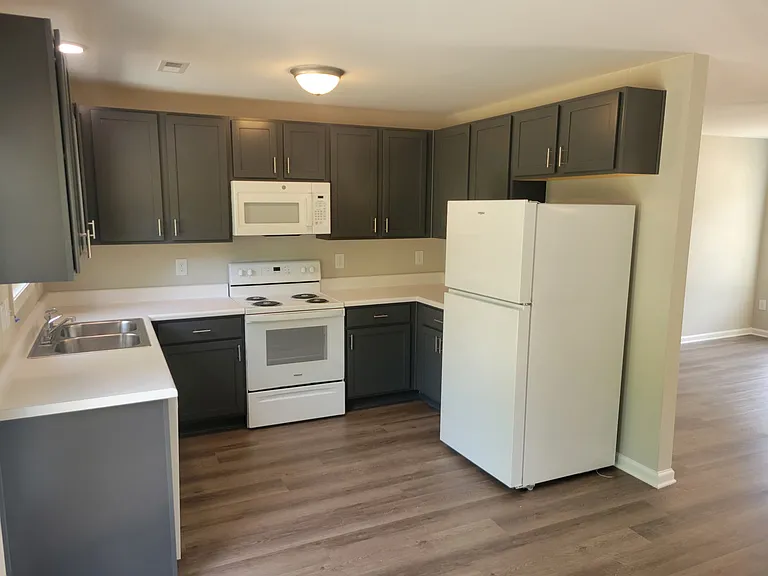 209 Eckerd St — Photo 2