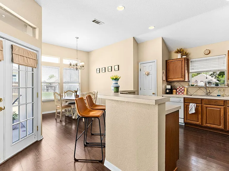 804 Woodhollow Dr — Photo 6