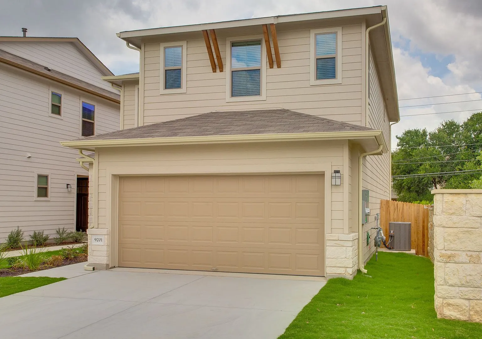 9201 White Coral Dr, Austin, TX 78729 — Photo 2