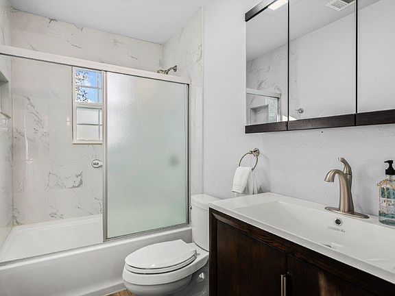 3rd image of 906 SE 6th St