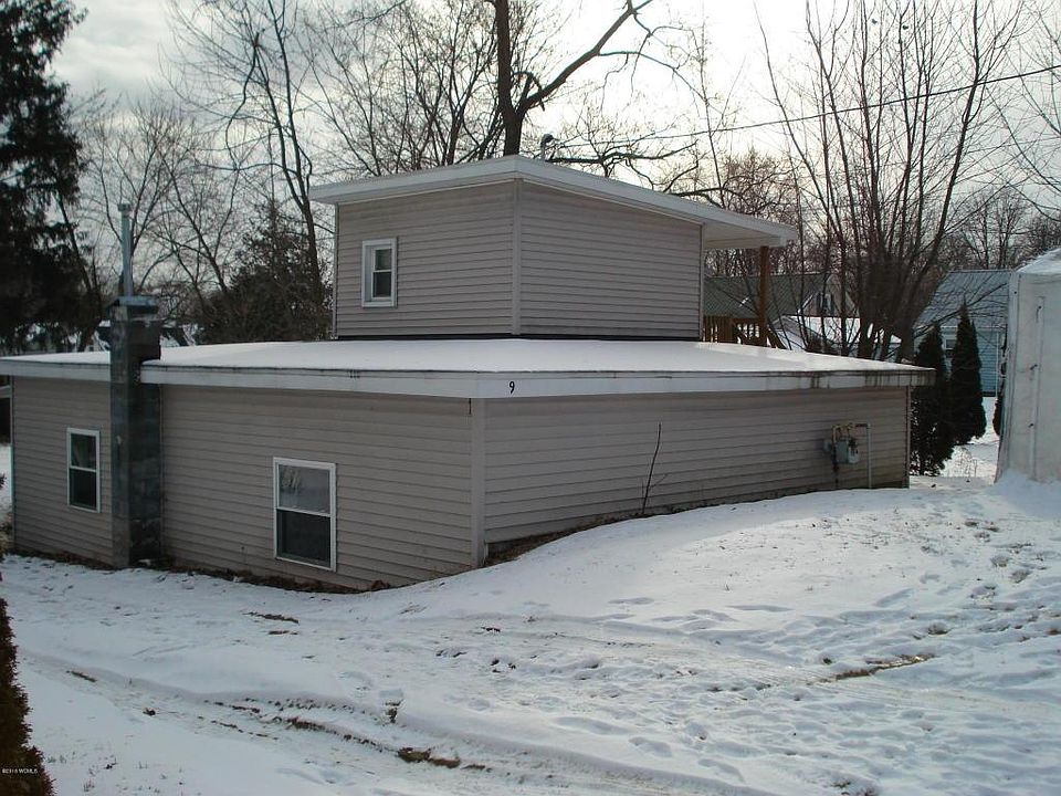 1st image of 9 Lynn Ave