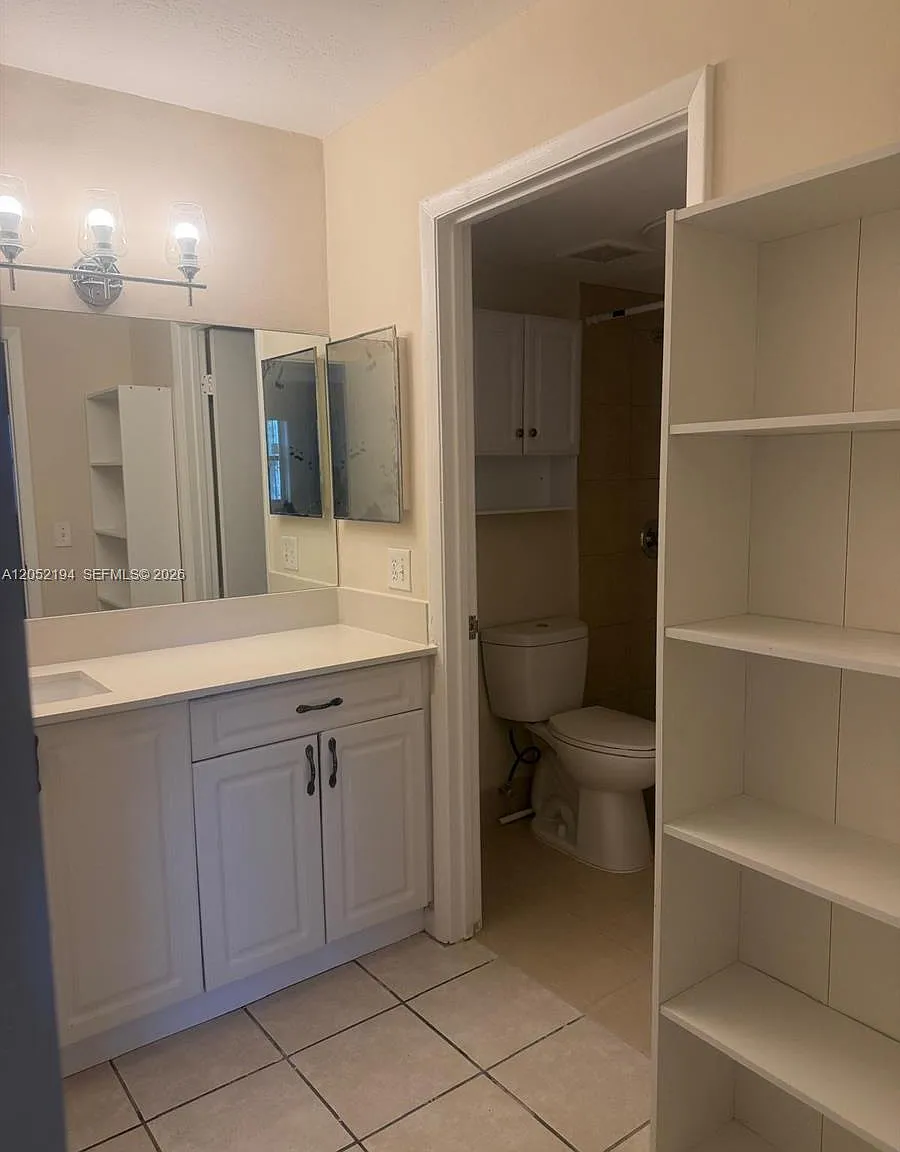 2 bed, 867 sqft, $2,200 — Photo 4