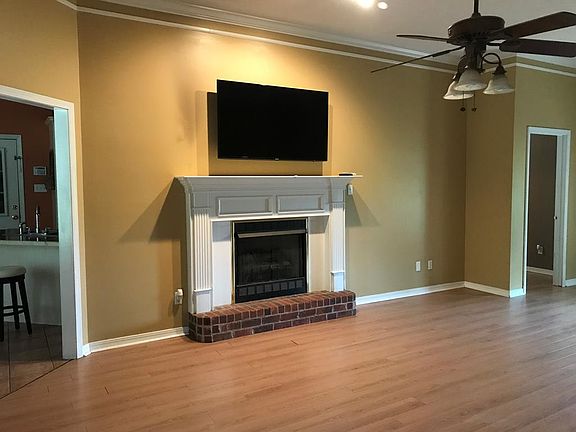 3rd image of 1012 Hidden Meadow Ln
