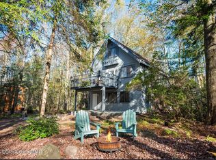 12 Overlook Ln, Pocono Pines, PA