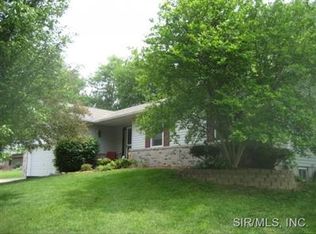 66 Oakwood Ct, Collinsville, IL 62234