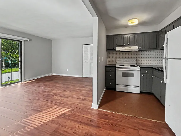 406-408 W Lafayette St — Photo 14