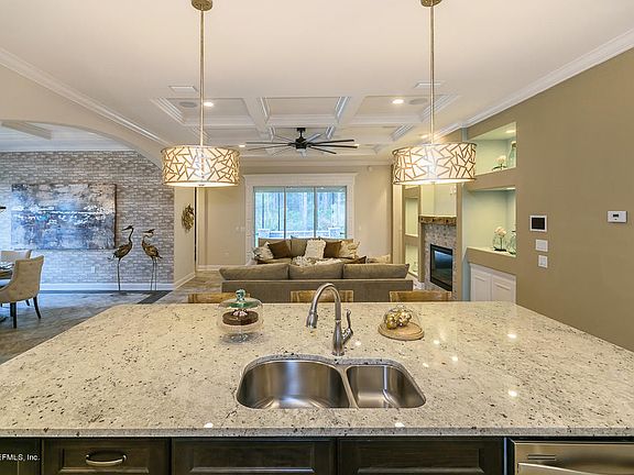 5th image of 162 Silver Pine Dr