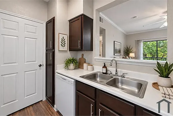 1 bed, 650 sqft, $900 — Photo 3