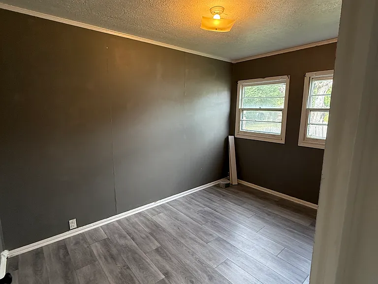 2403 N Fares Ave — Photo 8