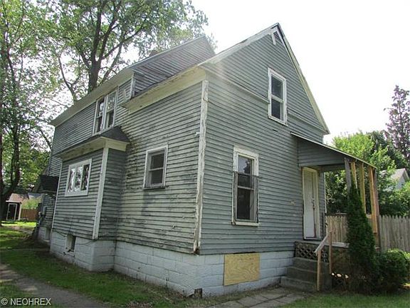 2nd image of 208 Orchard St