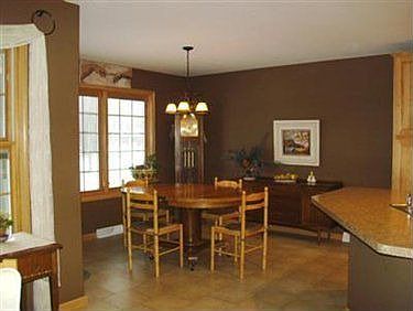 5th image of 1098 Park Place Dr