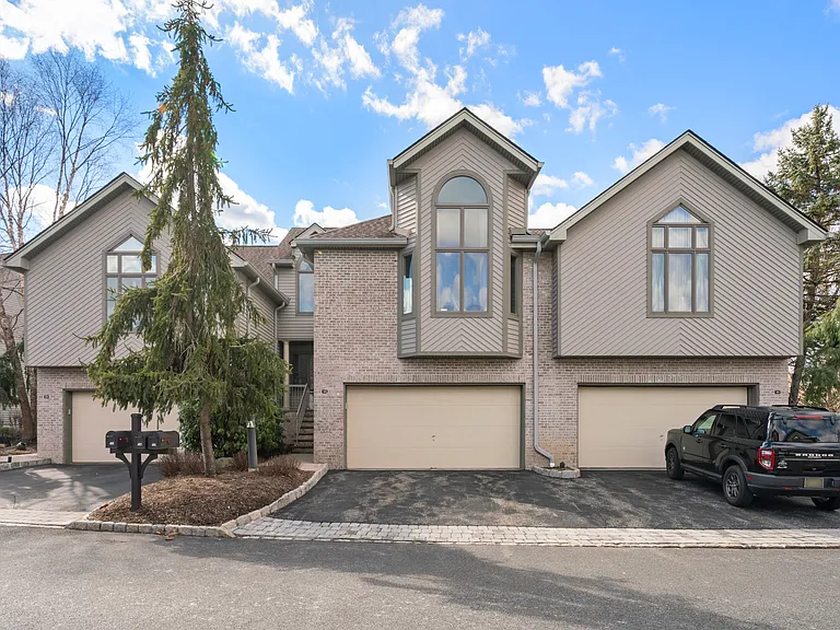 403 Dogwood Ct #403 — Photo 22