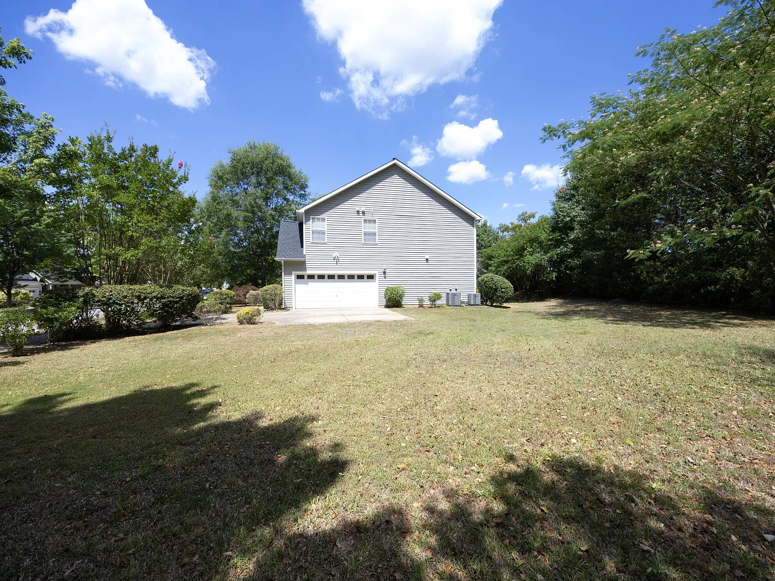 4 bed, 2.5 bath, $2,400 — Photo 4