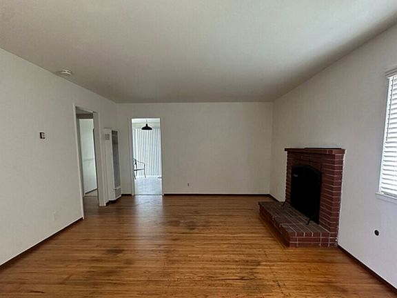 3rd image of 531 Club House Dr