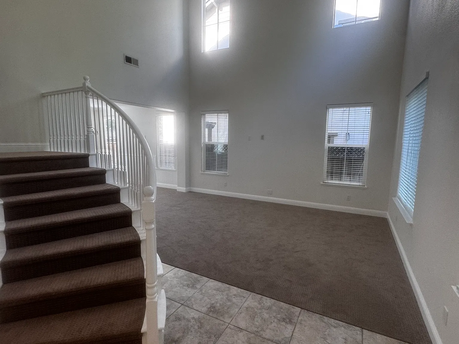 4 bed, 3219 sqft, $3,500 — Photo 3