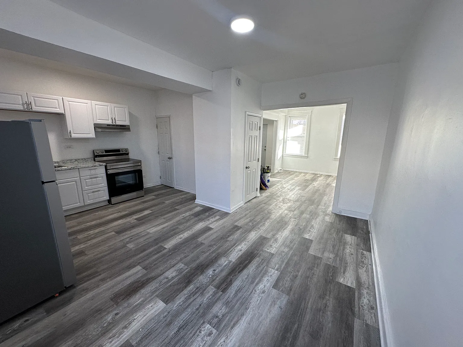 3 bed, 1.5 bath, 1044 sqft, $1,700 — Photo 3