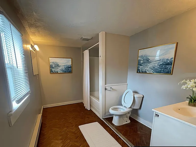 811 N King St — Photo 3