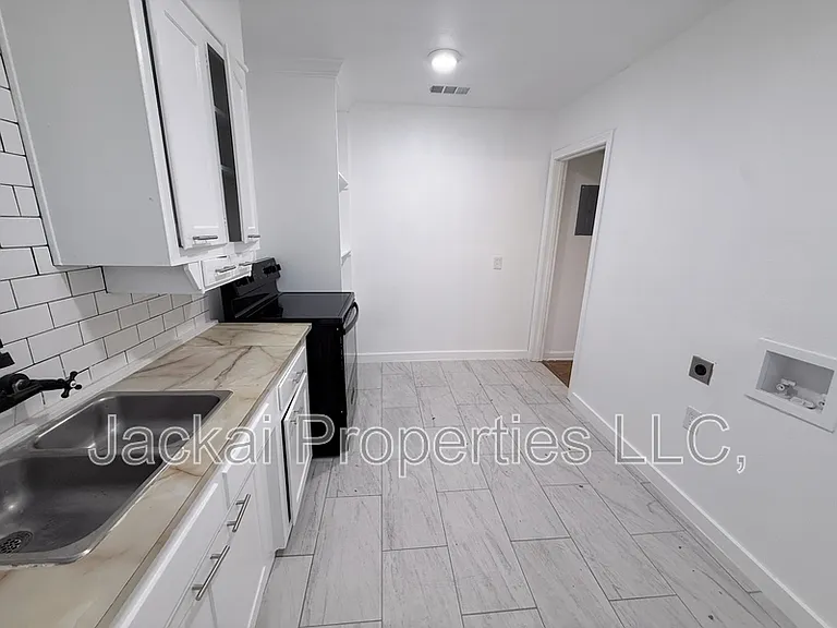 620 N Walnut St — Photo 10
