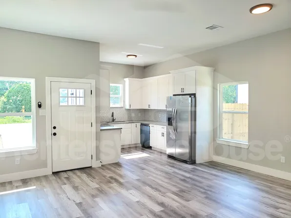 8404 Prairie View Dr #B, Houston, TX 77088