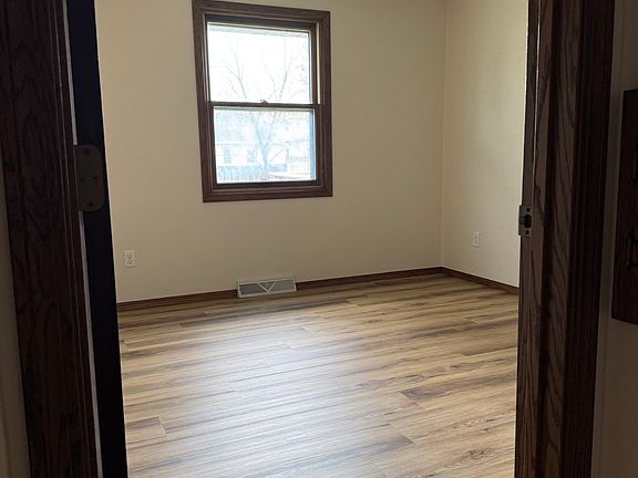 3rd image of 1033 Coppens Rd